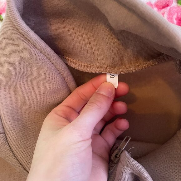 Brown cropped puffy sleeve quater zip sweater with hoodie pocket! - Picture 15 of 16